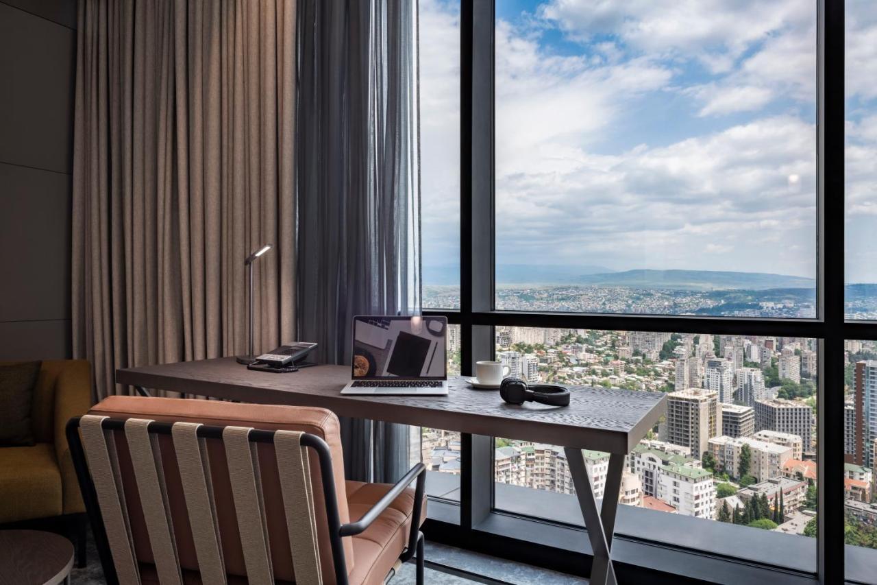 Pullman Tbilisi Axis Towers Hotel Luaran gambar View from the office