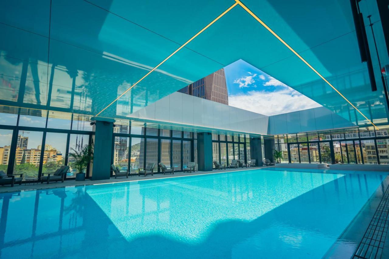 Pullman Tbilisi Axis Towers Hotel Luaran gambar The pool at the 1018