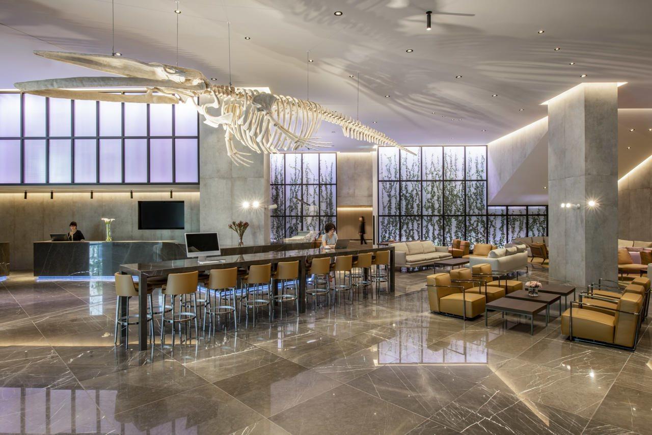 Pullman Tbilisi Axis Towers Hotel Luaran gambar The lounge at the airport
