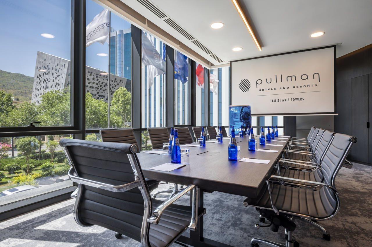 Pullman Tbilisi Axis Towers Hotel Luaran gambar Meeting room