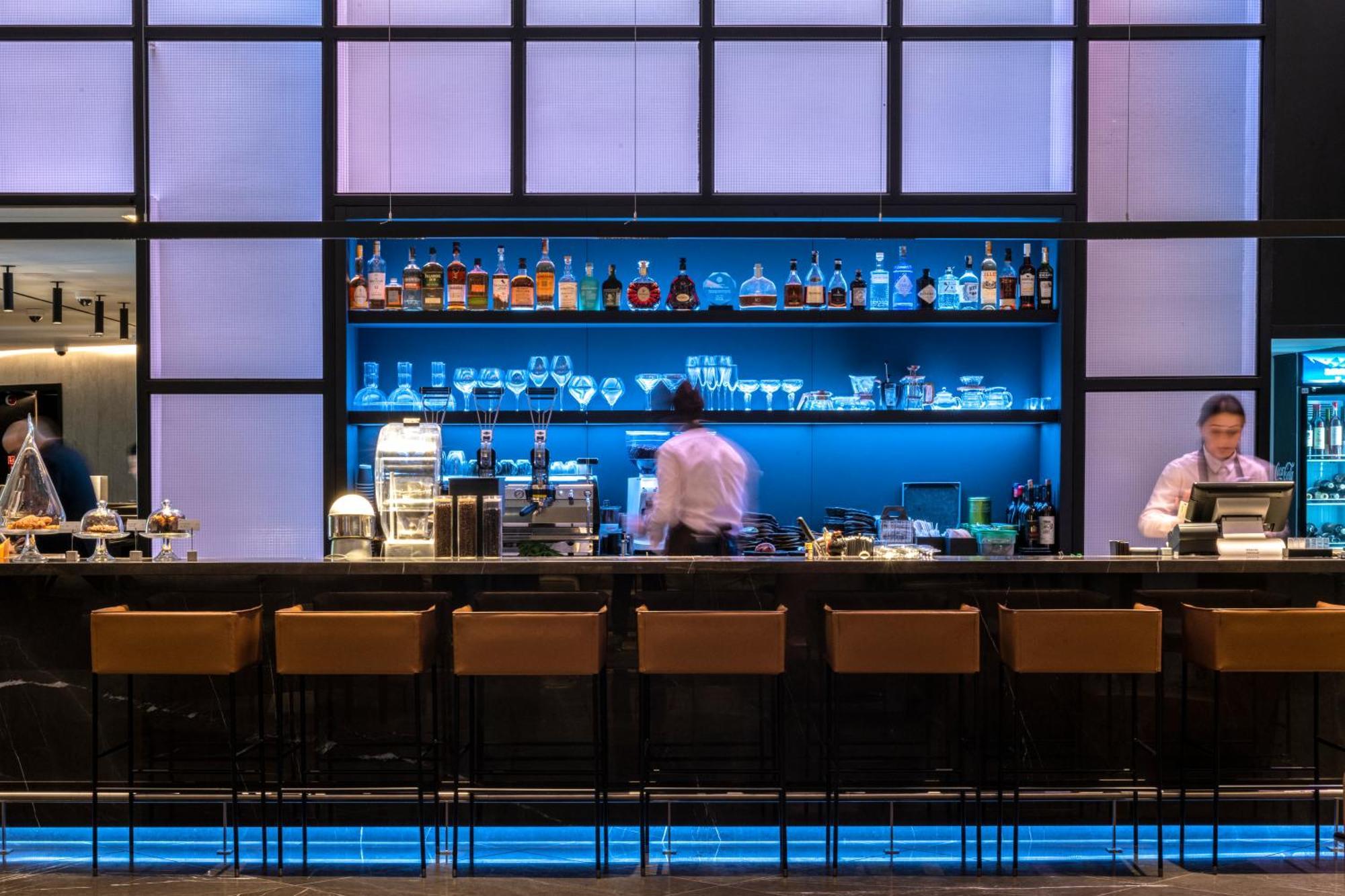 Pullman Tbilisi Axis Towers Hotel Luaran gambar The bar at the lounge