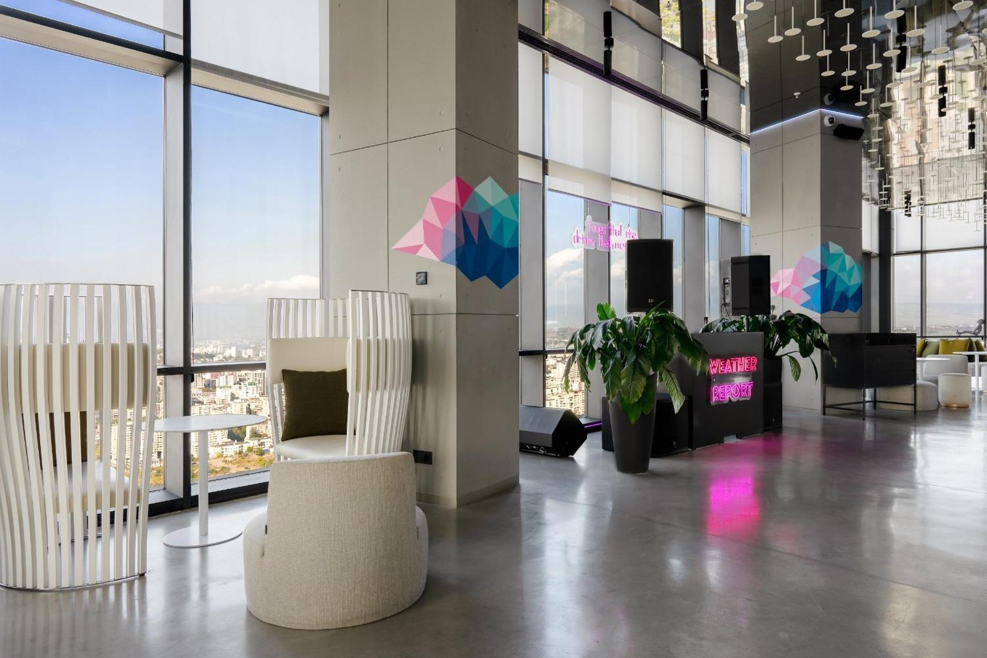 Pullman Tbilisi Axis Towers Hotel Luaran gambar Skyline Lounge