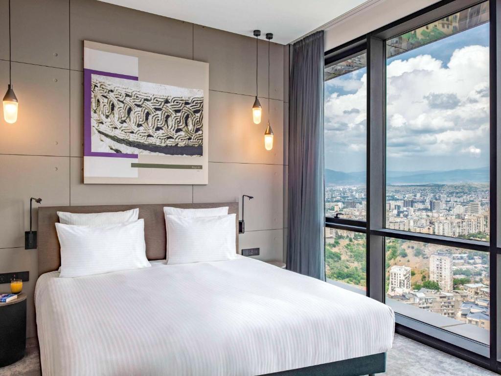 Pullman Tbilisi Axis Towers Hotel Luaran gambar Deluxe room